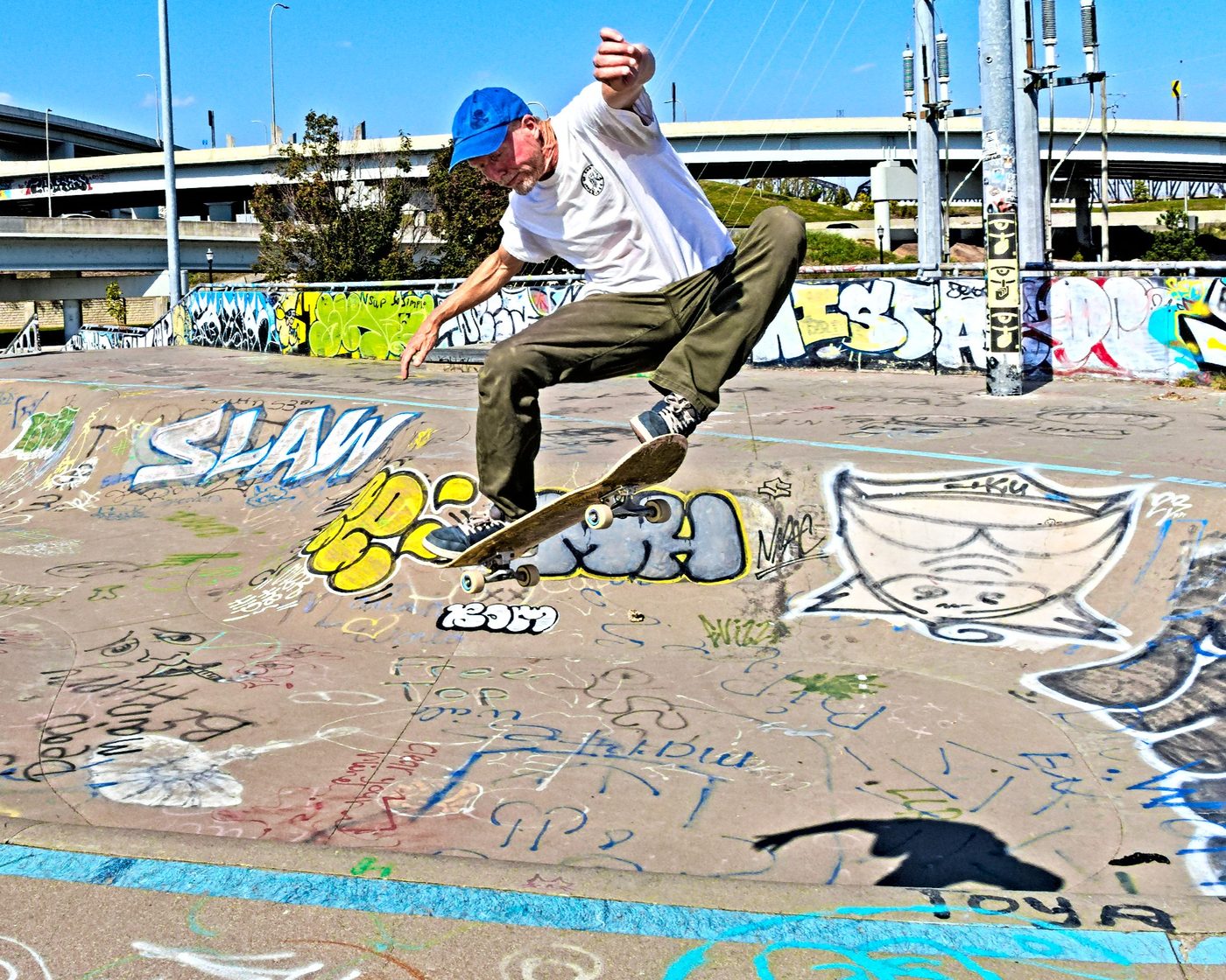 Shane skating a bowl
